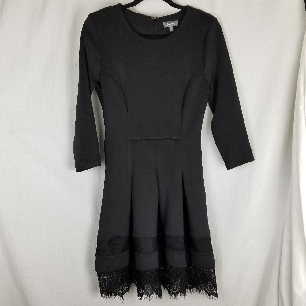 Neiman Marcus dress size 8 black lace hem stretchy